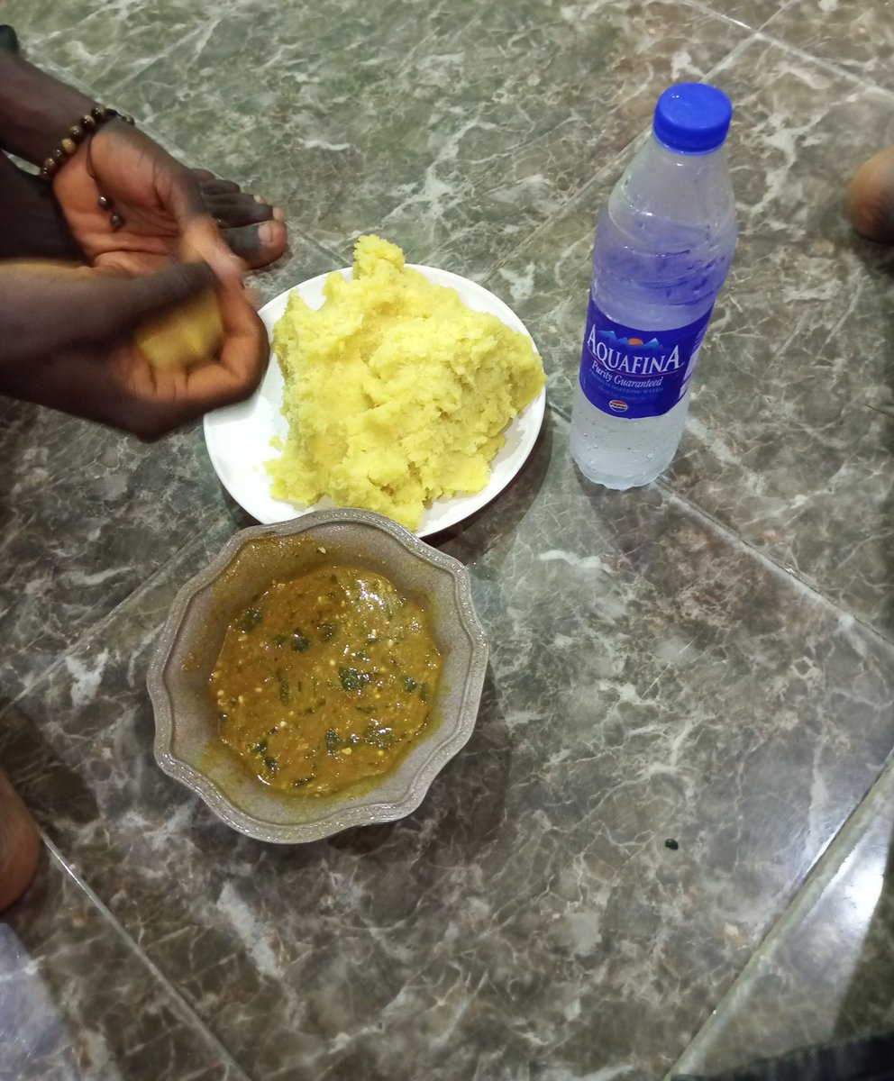 bonafide_casmir's tweet photo. Dinner is here,garri and draw soup 😋

no laugh me I don't have money to buy meat. https://t.co/BijKVFh9rW