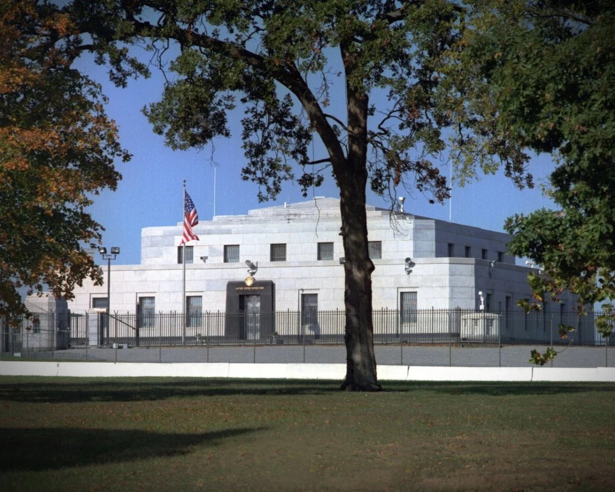 GuntherEagleman's tweet photo. Fort Knox holds 147.3 MILLION ounces of America’s gold.

That belongs to the American people.

Open the vault. Audit every ounce and a how America the receipts.

We’re done being told to just trust the government. https://t.co/NKDX5zqGhY