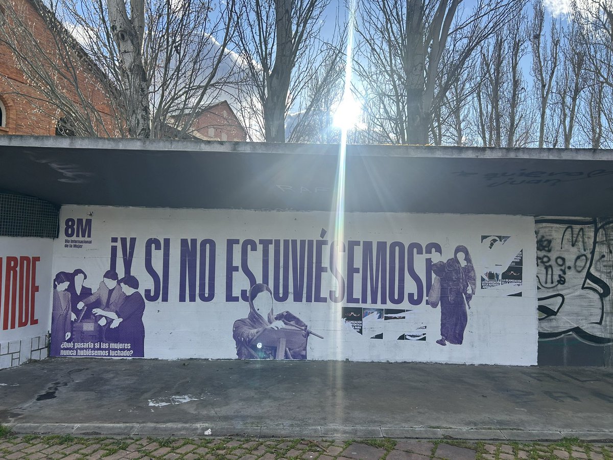 veronikmellado's tweet photo. Cada vez que paso por Las Norias, compruebo cómo los edificios se van deteriorando cada vez más. Tenemos suerte de que las pistas de pádel, el parque canino y el rocódromo funcionen y haya mantenimiento de los jardines, pero parece que van a dejar que se pierda todo el patrimonio industrial…
