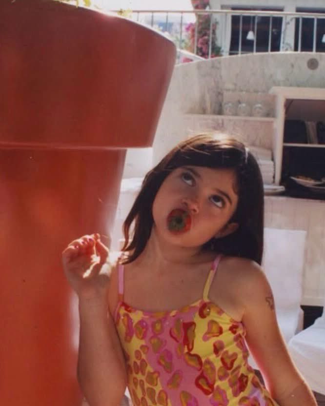 KrisJenner's tweet photo. Happy birthday to my amazing baby girl @kyliejenner!! You are so very beautiful inside and out and you have been making me laugh, keeping me on my toes, and filling my heart with so much love and joy since the day you were born. I love our talks, our adventures, and all of the little moments together that mean more to me than you will ever know. You have the kindest heart and you love your family and friends so deeply, and seeing the incredible mother you are to Stormi and Aire is one of the most beautiful things in the world to watch. I am so proud of everything you have created, but I am even more proud of the person you are when nobody else is watching. You are so smart, creative, funny, loving, generous, loyal, and I thank God every day that I get to be your mommy. You’ll always be my little girl… I love you beyond words. Happy birthday my precious girl!!! Mommy 💕🎂💞🙏🏼🥳🎂