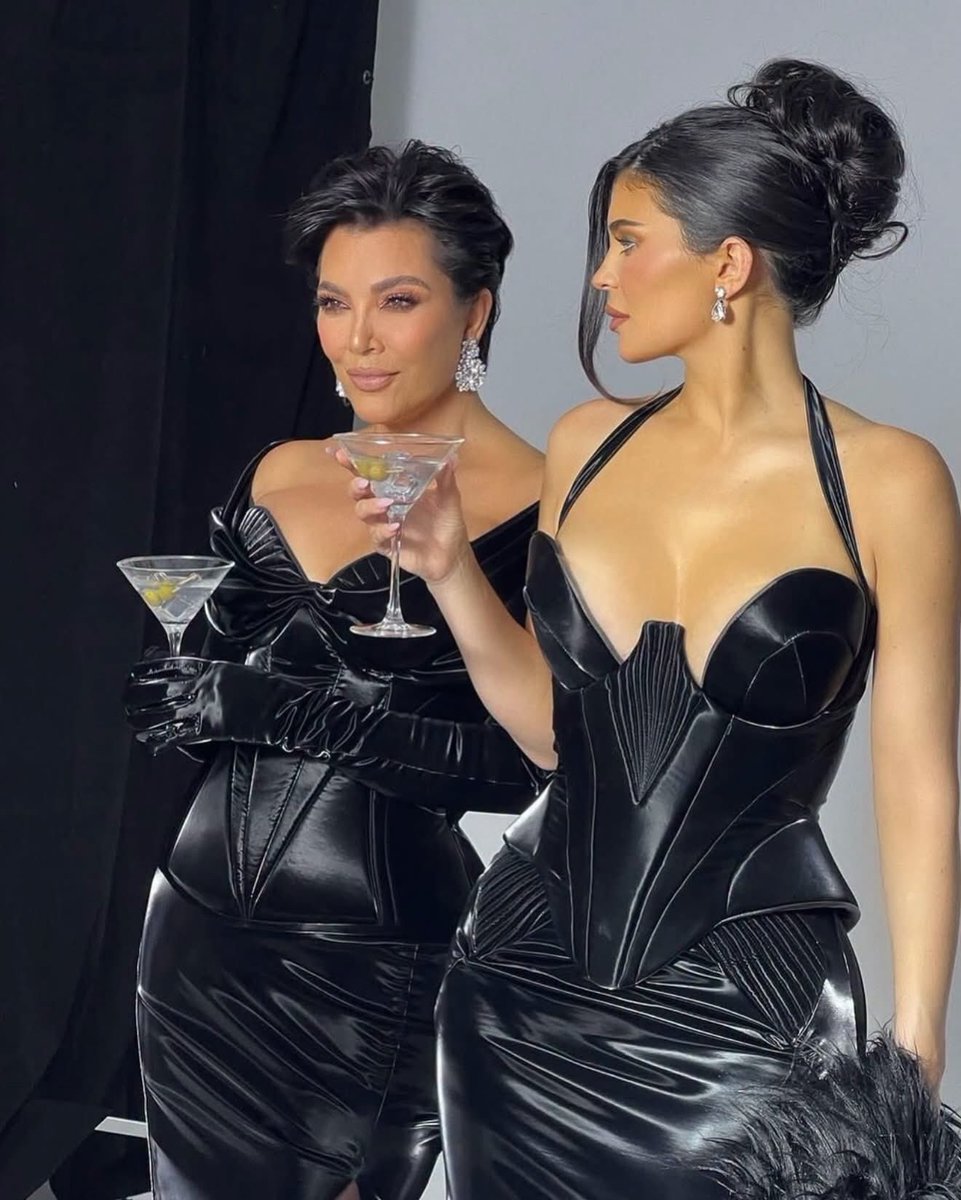 KrisJenner's tweet photo. Happy birthday to my amazing baby girl @kyliejenner!! You are so very beautiful inside and out and you have been making me laugh, keeping me on my toes, and filling my heart with so much love and joy since the day you were born. I love our talks, our adventures, and all of the little moments together that mean more to me than you will ever know. You have the kindest heart and you love your family and friends so deeply, and seeing the incredible mother you are to Stormi and Aire is one of the most beautiful things in the world to watch. I am so proud of everything you have created, but I am even more proud of the person you are when nobody else is watching. You are so smart, creative, funny, loving, generous, loyal, and I thank God every day that I get to be your mommy. You’ll always be my little girl… I love you beyond words. Happy birthday my precious girl!!! Mommy 💕🎂💞🙏🏼🥳🎂