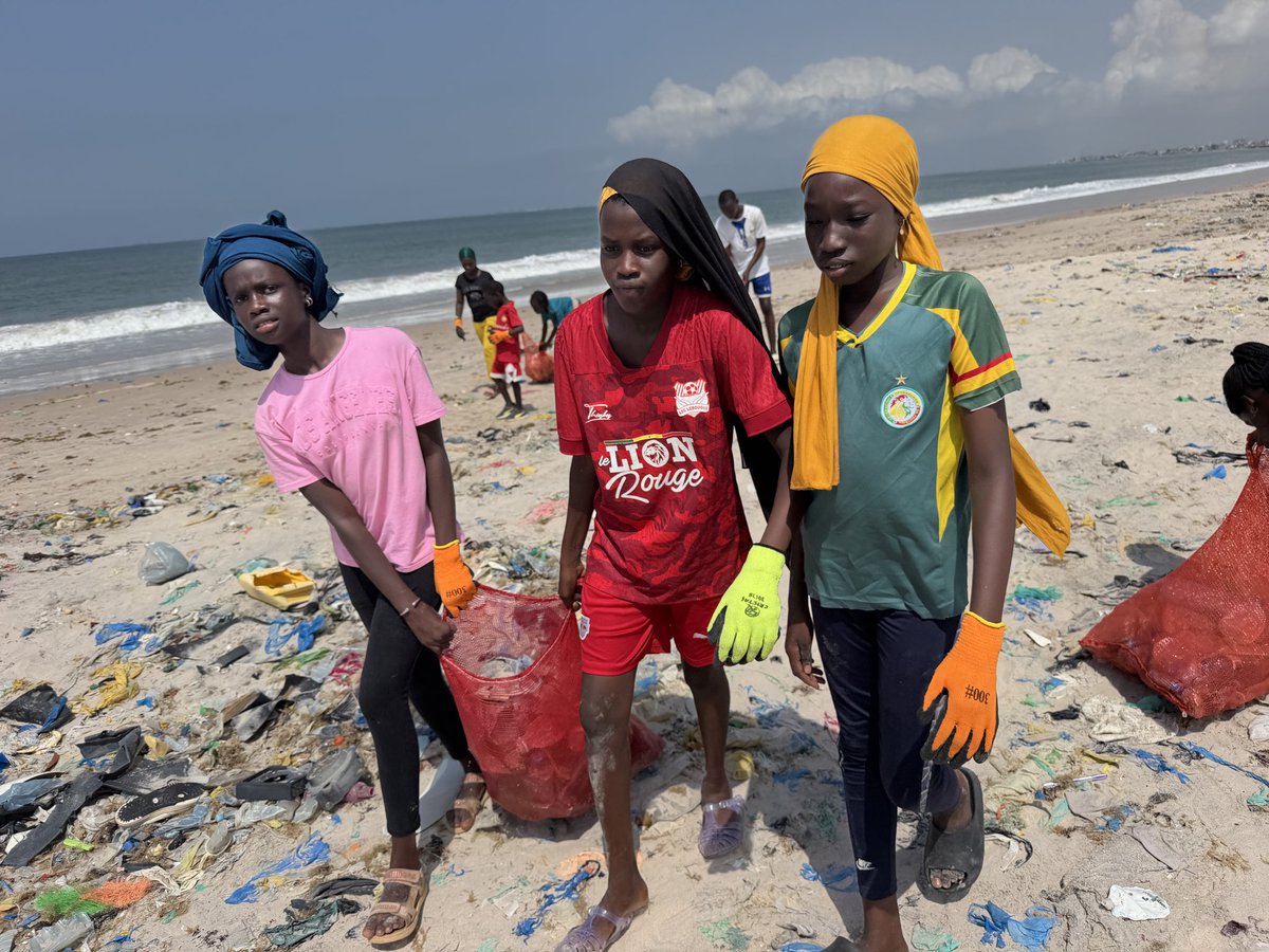 medzarappeur's tweet photo. 4ᵉ journée de l’initiative #NoStop à Bargny Ndiolmane. 
Ce lundi 10 août 2026, mobilisation avec les enfants : 500 kg de plastiques collectés Merci à la Médiathèque de Bargny pour son https://t.co/GyJT6YBQGQ : 1,5 tonne collectée en quatre jours. https://t.co/86ZXPMtjT3