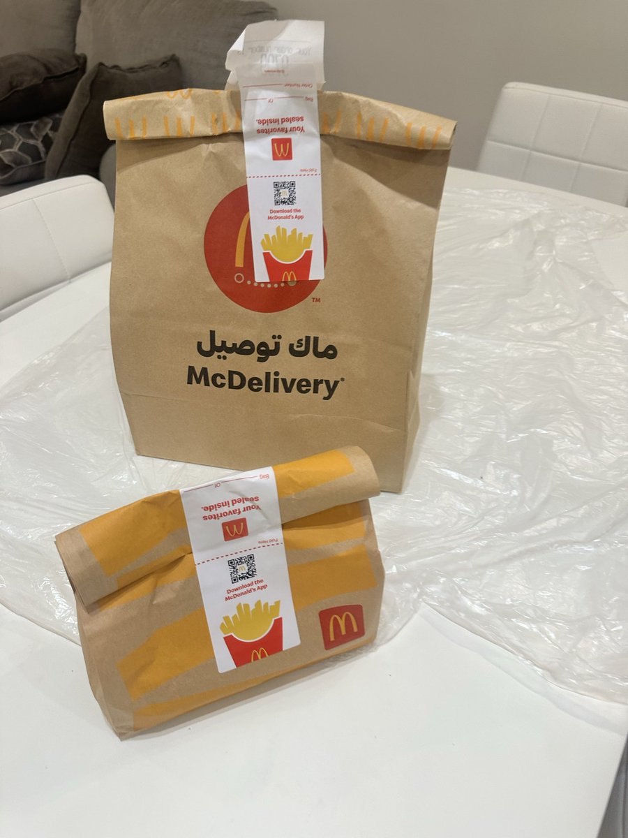 MemoF1991's tweet photo. @Keetaglobal_ksa 
الطلب جاي بدون مشروبات ؟!!!!!!!
حاطين مويه 
خير https://t.co/UYVXFsPqzE