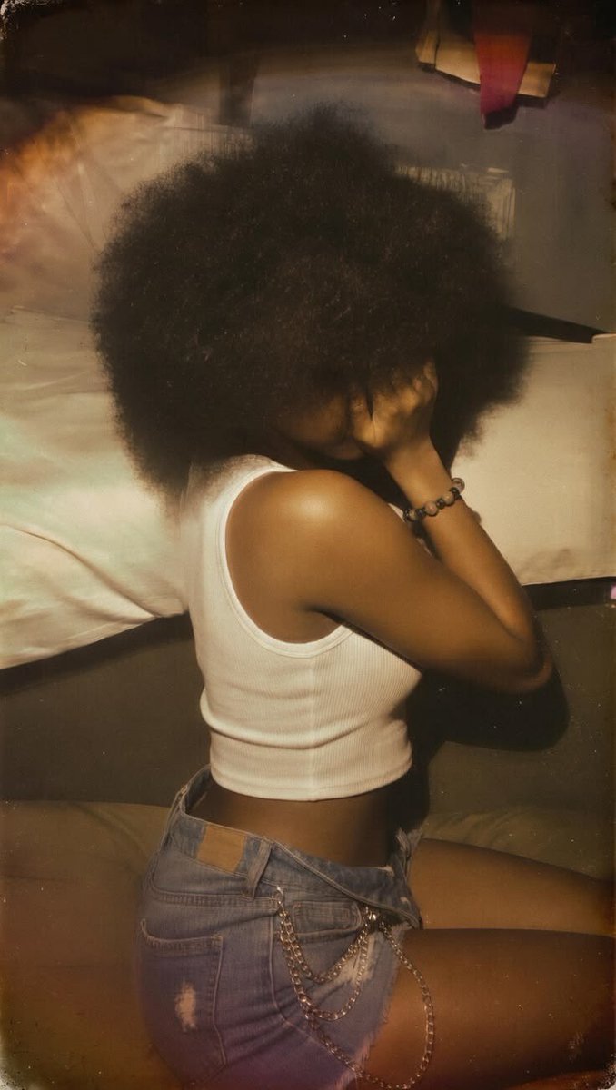 ayans_abraham's tweet photo. Afro, melanin, and effortless beauty. 🤎 https://t.co/2nZuqF4TYK