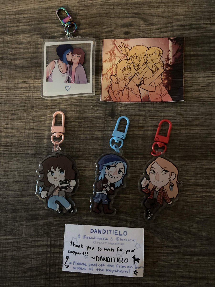 LucidRush's tweet photo. new keychain day :))) https://t.co/FOgxysbMK6