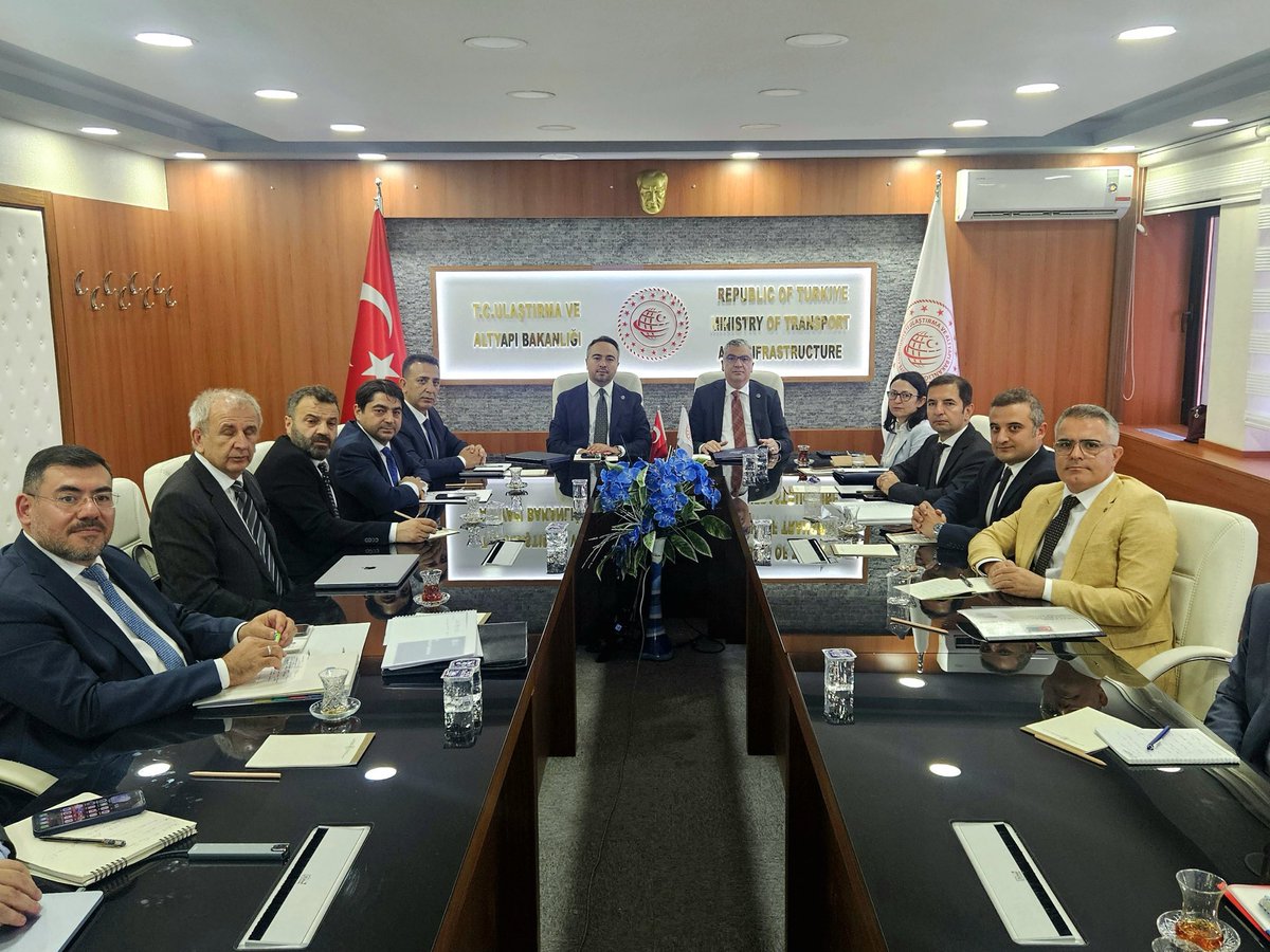 durmus_unuvar's tweet photo. Çevre, Şehircilik ve İklim Değişikliği Bakan Yardımcımız 
Sn @burakdemiralptr ve kıymetli ekibiyle, Antalya’da gerçekleştirilecek COP31 hazırlıklarını,  bakanlıklarımız arası işbirliği gerektiren hususları değerlendirdik. 
Değerli çalışmaları ve koordinasyonları için teşekkürler. https://t.co/C4ViPZGO36