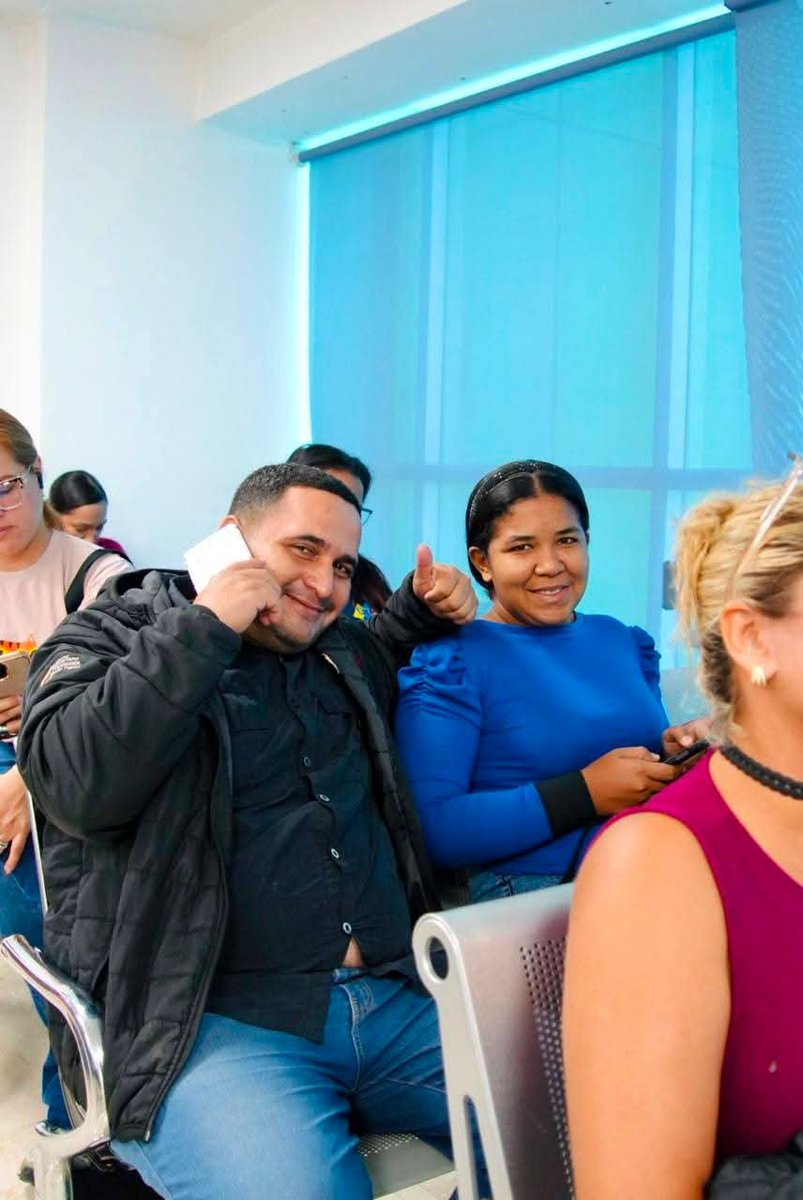 ClinicasColina's tweet photo. Finalizamos con éxito una nueva jornada de cirugía de cataratas junto a La Mundial de Seguros y la Dra. Ana Karelia Rodríguez, devolviendo la visión y calidad de vida a 23 pacientes asegurados bajo la gestión de nuestro presidente Gianfranco Anzellini. 👁️✨ (1/2) https://t.co/TMPyqKMJG2