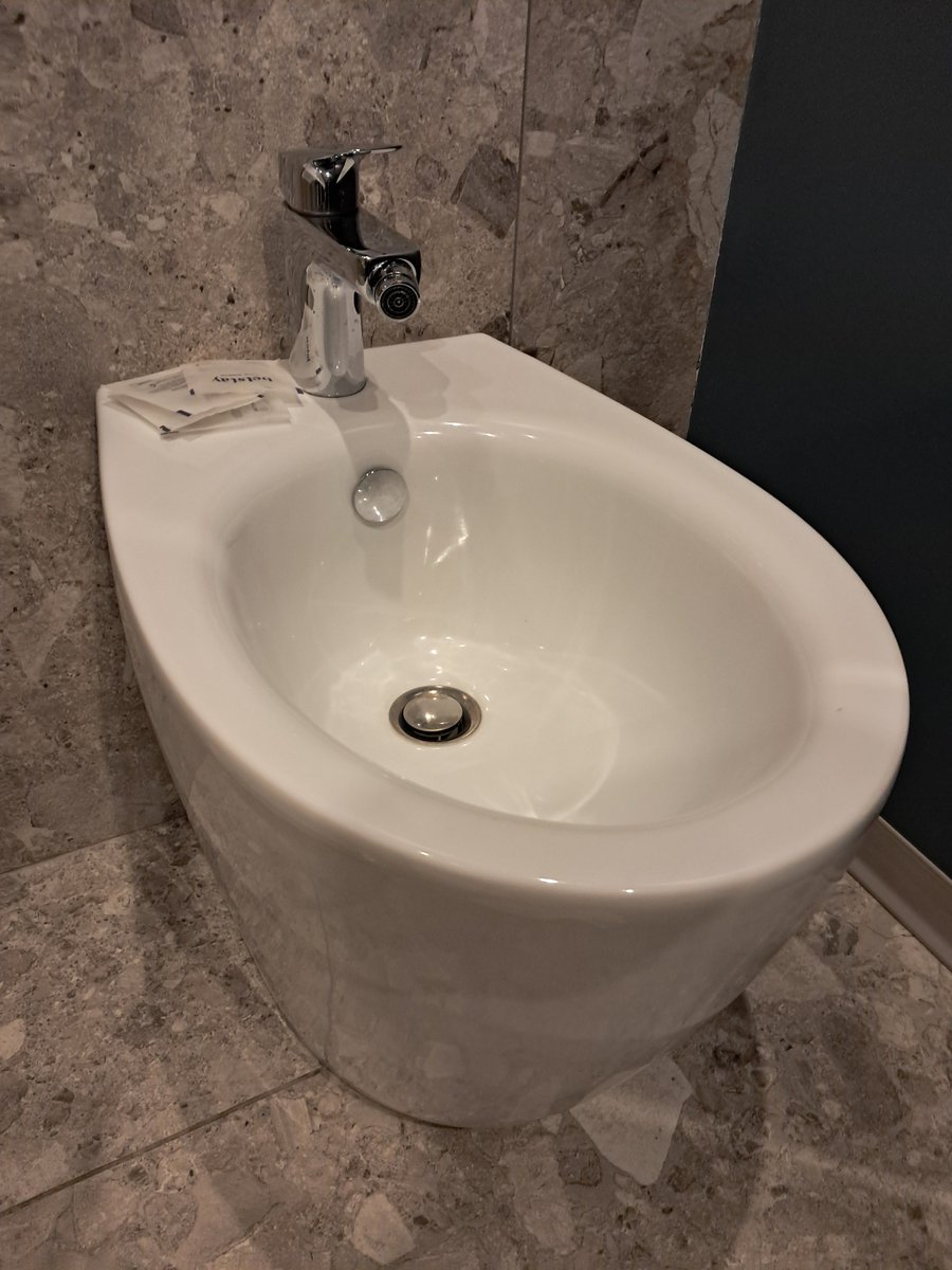 CcPignat's tweet photo. Vient le moment d'expliquer à mon fils de 8 ans la vocation de cette belle invention https://t.co/mF8gb90yG5
