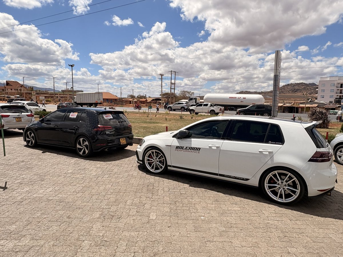 d3noz_'s tweet photo. 1500kms later and what a drive that was. 

Nairobi → Thika → Mwingi → Garissa → Hola → Garsen → Malindi → Mavueni → Mariakani → Voi → Mtito Andei → Salama → Nairobi.

Great people, beautiful machines, some proper roads, some questionable ones 😂, but one hell of @itsgearhaus drive.