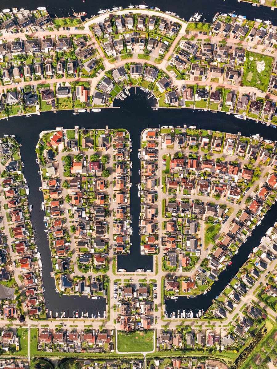 Emarged's tweet photo. Sometimes it's difficult to believe that a regular town in the Netherlands would look like this from above.

With the proper governance of high quality human beings, Bayelsa State has the potential to look like this. https://t.co/hmbDT07l4U