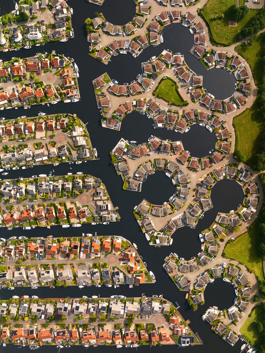 Emarged's tweet photo. Sometimes it's difficult to believe that a regular town in the Netherlands would look like this from above.

With the proper governance of high quality human beings, Bayelsa State has the potential to look like this. https://t.co/hmbDT07l4U