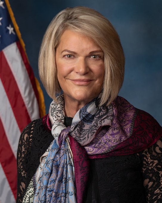 BitcoinMagazine's tweet photo. JUST IN: 🇺🇸 Senator Cynthia Lummis says "Some community banks are suggesting stablecoins are driving deposit flight. The data says otherwise." 👀

"Killing the Clarity Act won’t help community banks. It just protects the status quo they say is broken."

Pass it in September 👏 https://t.co/N2s0PxxT9G