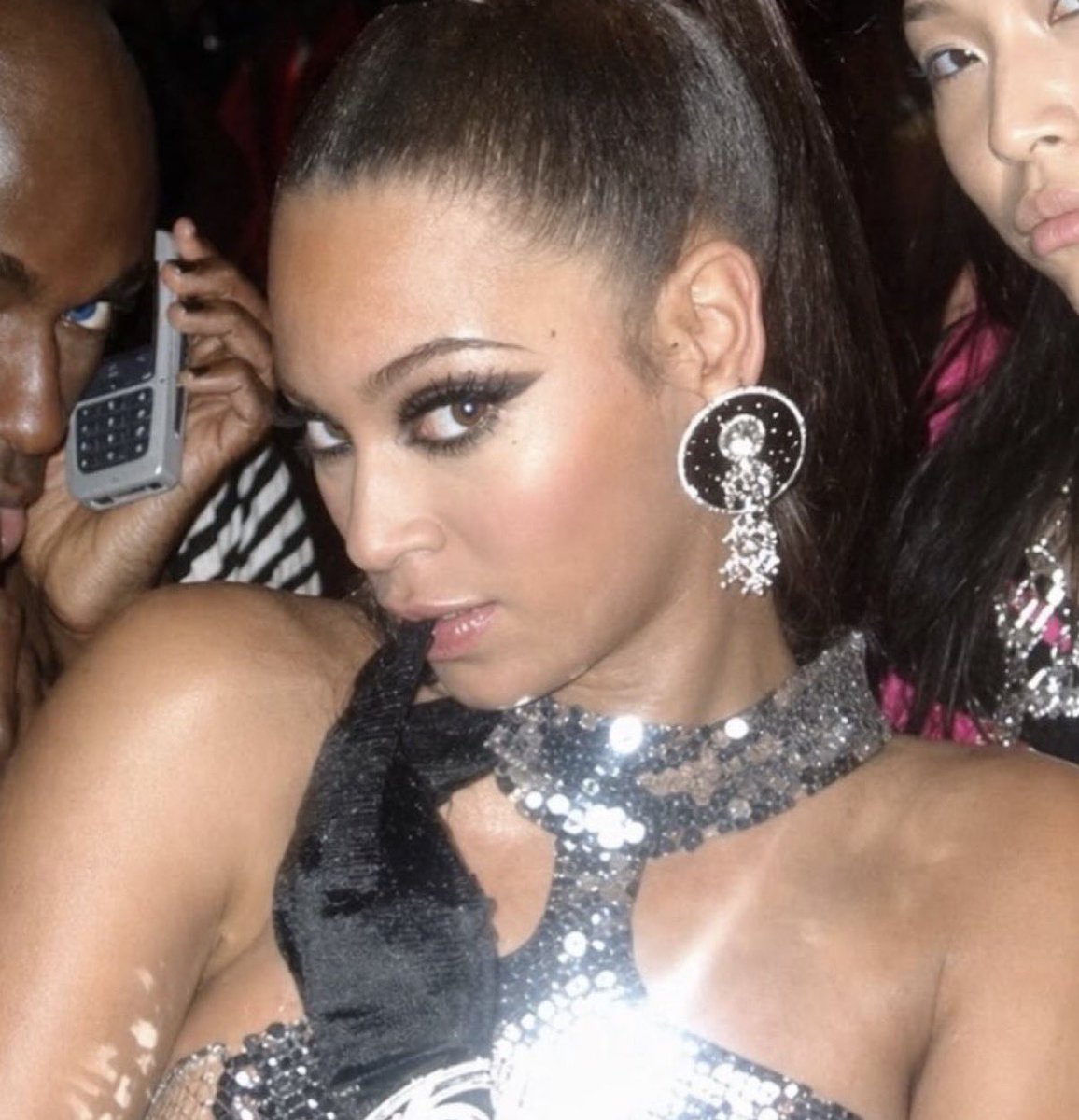 B7Album tweet picture