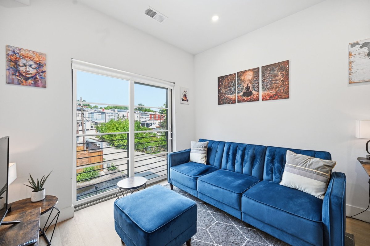 listingsnova's tweet photo. 🏡 DC living made easy!
Modern condo near Metro, Union Market, NoMa & H St Corridor with stylish finishes and a connected city lifestyle.
Ready to see it? Call 571-462-2445 to schedule your private showing.
#WashingtonDC #DCRealEstate #HomeTour https://t.co/Rl8zjyvigC