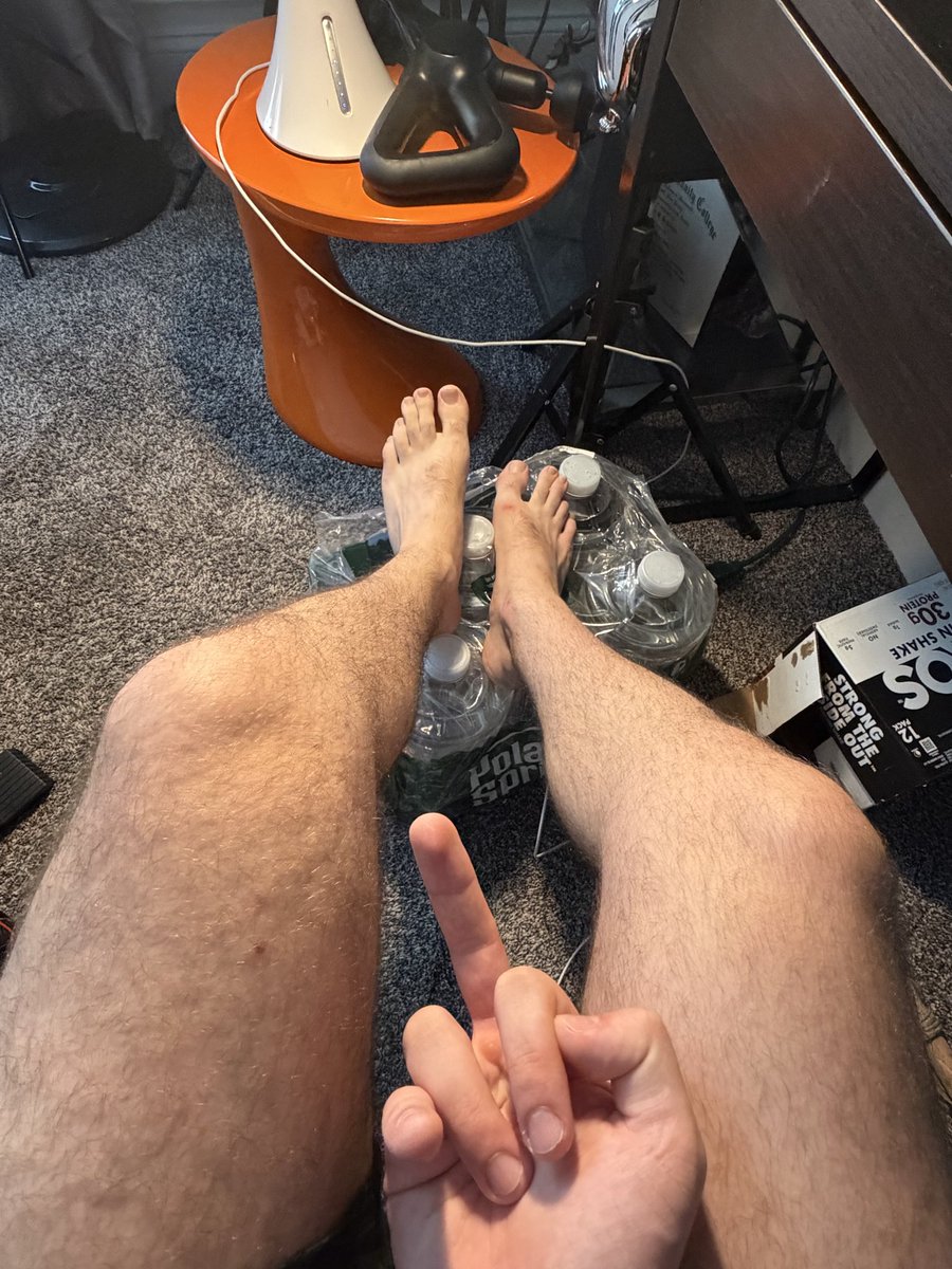 findomjp's tweet photo. Hairy Muslim legs are your addiction #mnwo #footmaster https://t.co/yXxrA7rTJC
