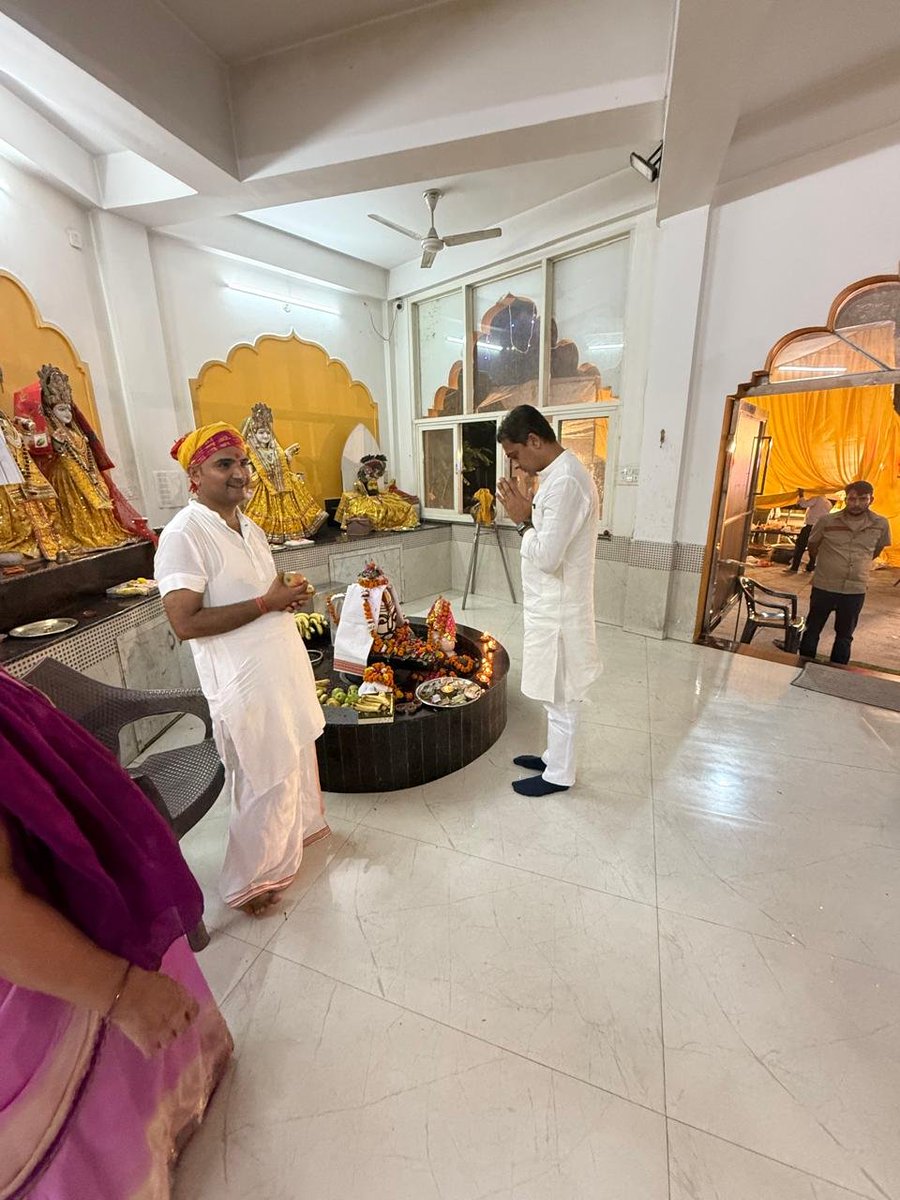 iabhishek4bjp's tweet photo. 🔱ॐ नमः शिवाय!🔱

समस्त प्रदेशवासियों को पावन सावन शिवरात्रि के पर्व की हार्दिक बधाई एवं शुभकामनाएँ।

देवाधिदेव महादेव से प्रार्थना है कि उनकी असीम कृपा सभी प्रदेशवासियों पर सदैव बनी रहे और हर परिवार के जीवन में सुख, शांति, समृद्धि एवं खुशहाली का वास हो।

#harharmahadev #Shivratri