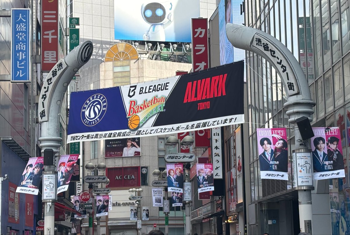 takuyade13's tweet photo. 早起きしてみんなで渋谷へ👍
あっちもこっちも
60人のイケメンたち✨

行ったのは9日の早朝!!

💚「これ〜！俺〜っ!!!!」
って聞こえたような気が…笑

さらにパワーアップしてる
東京に行きたいぞ🤩

#Yes東京
#EBiDAN https://t.co/MUlr4JYSmB