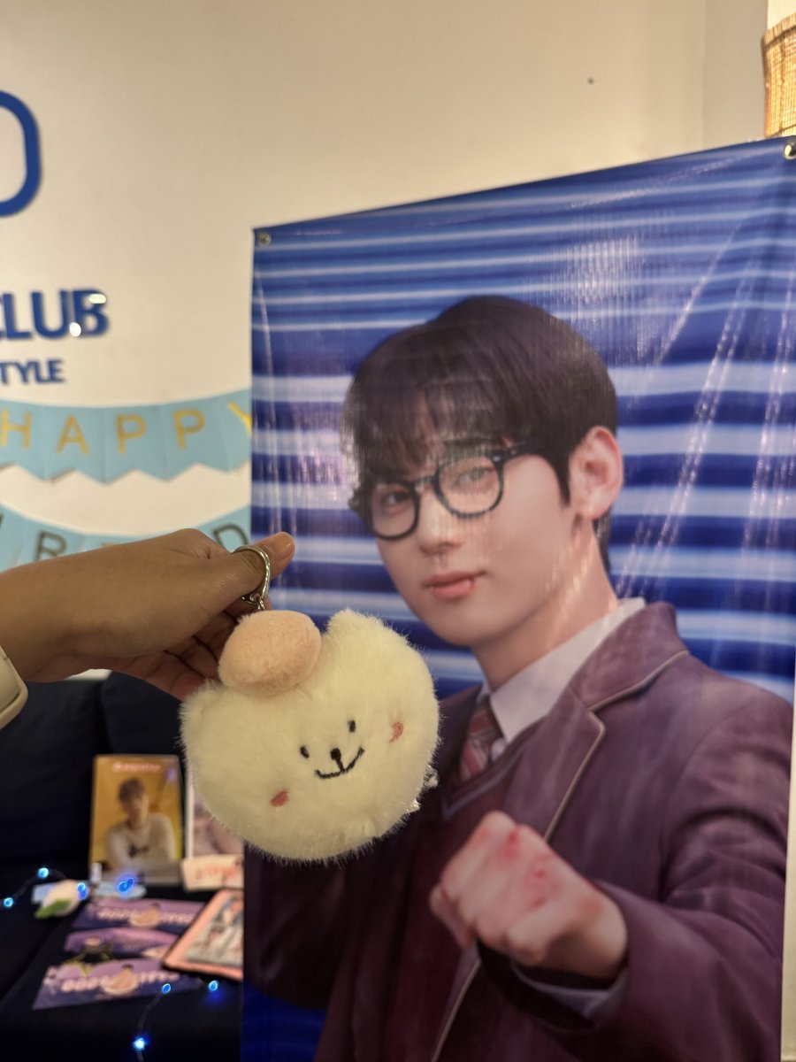minhyunsbride's tweet photo. keeping the tradition alive, we celebrated minhyun’s birthday with a cupsleeve event with fellow filo hwangdos! #StudyWithMinhyun 

we had study group concept this time, since we’re all waiting for gamin’s comeback! 📚✨ @hwangdo_ph 

#HWANGMINHYUN #황민현 #HAPPY_MINHYUN_DAY https://t.co/wAsWDlm3nn