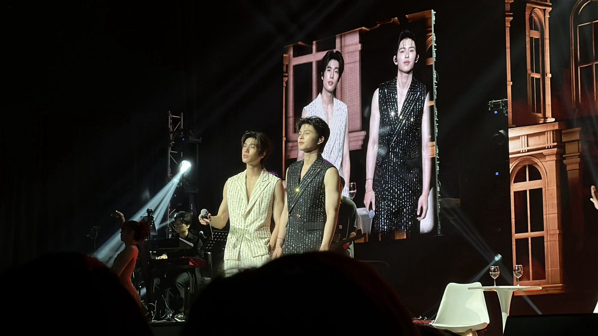 ____AiLi's tweet photo. @phuwintang @ppnaravit Captured moments during #PondPhuwinRendezvousFanconinManila 

@ppnaravit @phuwintang 

📸 by me https://t.co/noFAhQvbX8