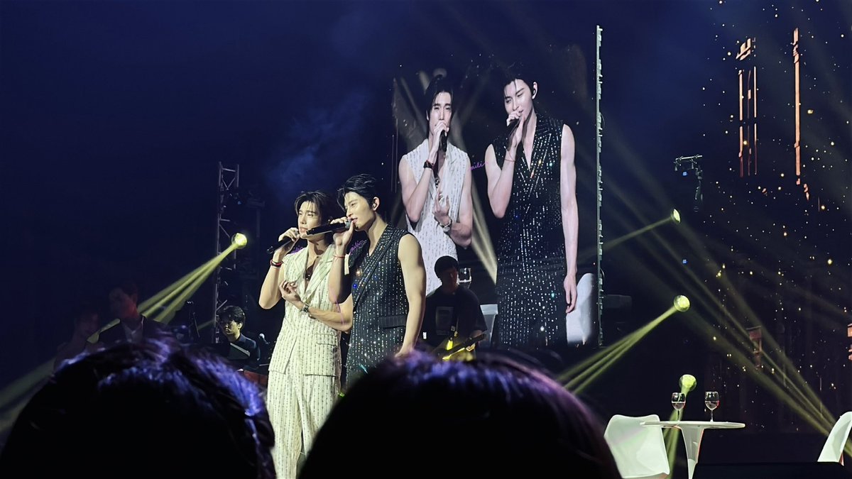 ____AiLi's tweet photo. @phuwintang @ppnaravit Captured moments during #PondPhuwinRendezvousFanconinManila 

@ppnaravit @phuwintang 

📸 by me https://t.co/noFAhQvbX8