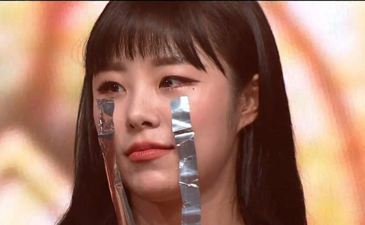 swwwue's tweet photo. that’s actually so cute i love that photo of her 😭 https://t.co/37LuoDbkhi