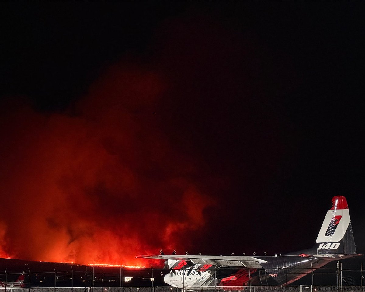CoulsonAviation's tweet photo. August 9 was a standout day for Coulson’s fixed-wing fleet: 30 loads across 5 fires.

T-136: 4 loads on Austin
T-210: 7 trips to Rocky Canyon
T-137: 16 loads between Bug and Fred Mountain near Reno Stead
T-138: 3 loads on Big Grass and Austin

Photo of T-140: gratitudeinaltitude https://t.co/O4IVsY0CQ6