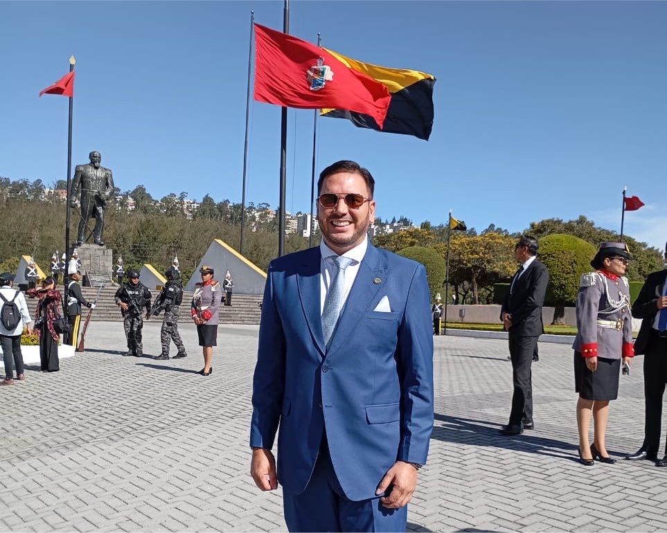 CpccsEc's tweet photo. 🇪🇨 El presidente, @AndresFantoniB, participó en la ceremonia conmemorativa por el Primer Grito de Independencia del 10 de Agosto.

Honrar esta fecha también significa recordar que la libertad, la participación ciudadana y la democracia son pilares para construir el #Ecuador que queremos.