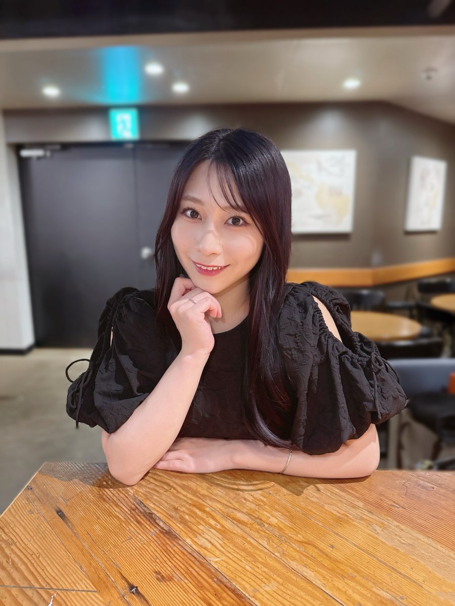 yumu_34's tweet photo. おはるの☀️
普段は人見知りだけど
メンバーだけの楽屋と
特典会ではお喋りです…🐧💭
.
#春乃さんの説明書 https://t.co/iianfueyls