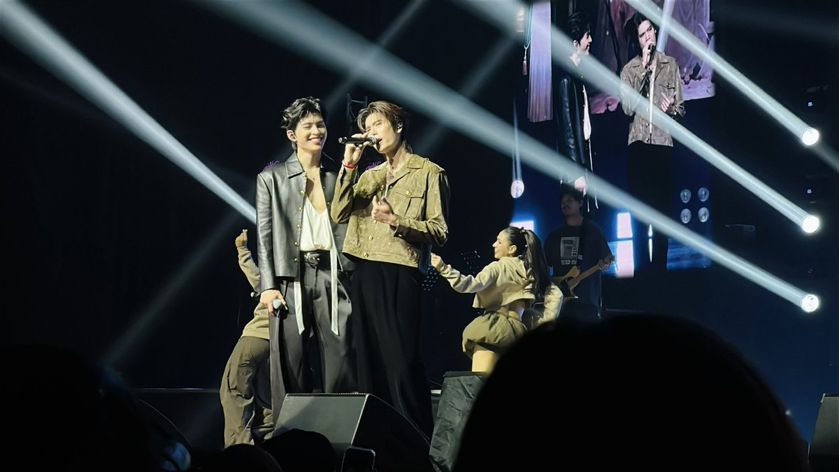 ____AiLi's tweet photo. @phuwintang @ppnaravit Captured moments during #PondPhuwinRendezvousFanconinManila 

@ppnaravit @phuwintang 

📸 by me https://t.co/1AjJLXZAgk