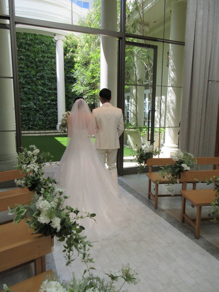 aoi______25m's tweet photo. 6月に入籍し、8月8日に結婚式を♡
アイドルとあいみょん多めのBGM、好き勝手やらしてもらいました♫威尊と結婚は叶いませんでしたが、威尊のような紳士っぷりと筋肉で近づけるポテンシャルあり😸
幸いにもオタクに理解あるのでライブは今後も行けそうです、変わらずよろしくお願いします！ https://t.co/vN8mjsH09C