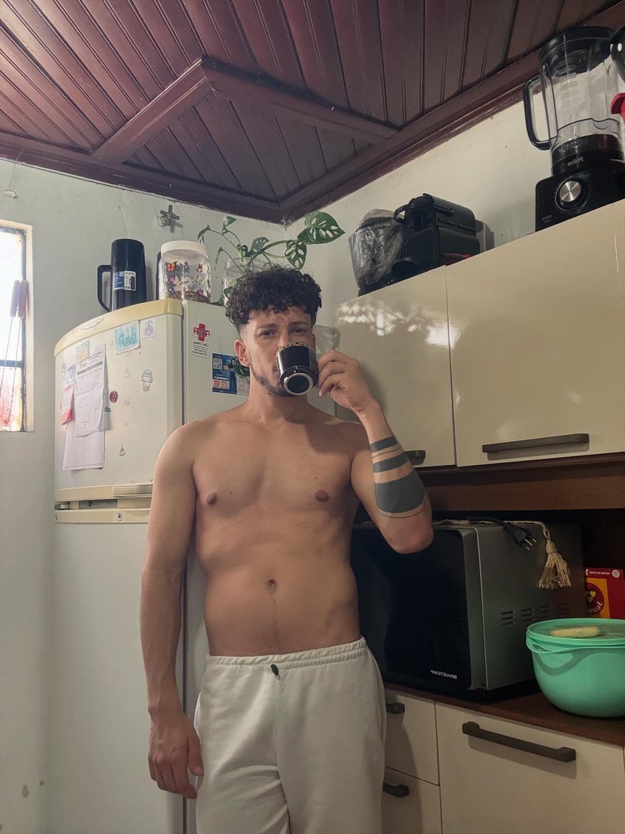 Aliesstreon's tweet photo. Vai aí um café com leite? #MensFashion
#MensOutfit
#OOTDMen
#StreetwearMen
#BoyStyle
#MirrorSelfie 
#AestheticBoys
#VibeCheck
#SelfieDay
#PortraitMood
#ModelBoy
#MensLook
#CasualStyle https://t.co/BMGNZYPVIM