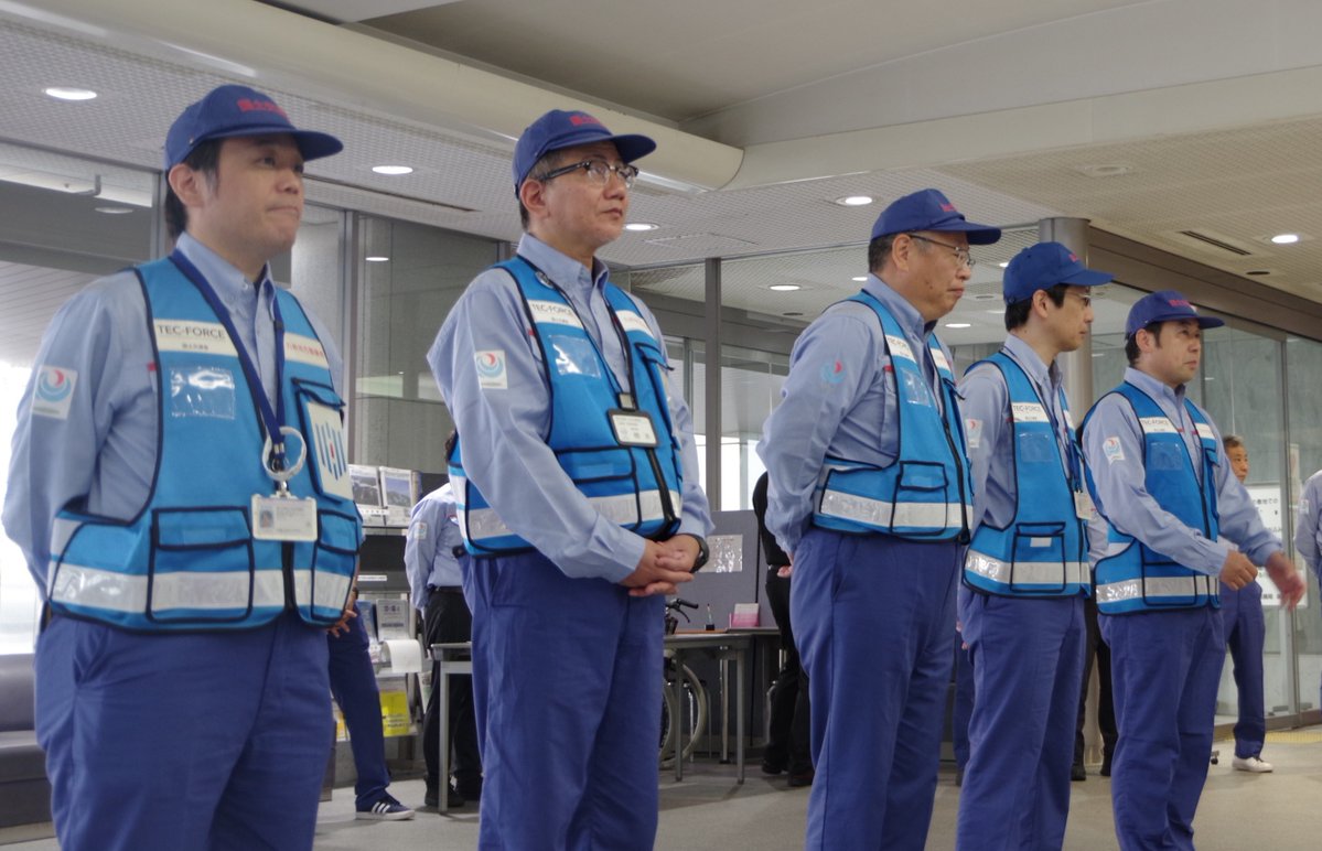 mlit_Kyushu's tweet photo. 【熊本被災地へTECFORCEを追加派遣】
#令和8年熊本地震 の被災地支援のため、#TECFORCE隊員 ７名を追加派遣しました。
引き続き自治体からのニーズを把握し、きめ細やかな支援に努めてまいります。
#熊本県庁 #甲佐町 #九州地方整備局 https://t.co/BayqBJIyJr