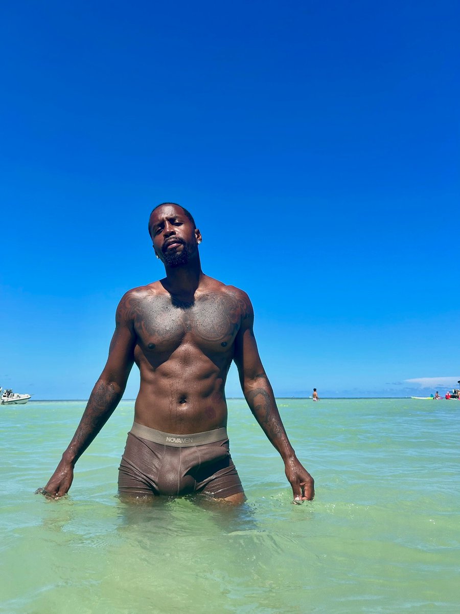 IAMSAFAREE's tweet photo. ocean day 🧘 https://t.co/UAIxpy05wt