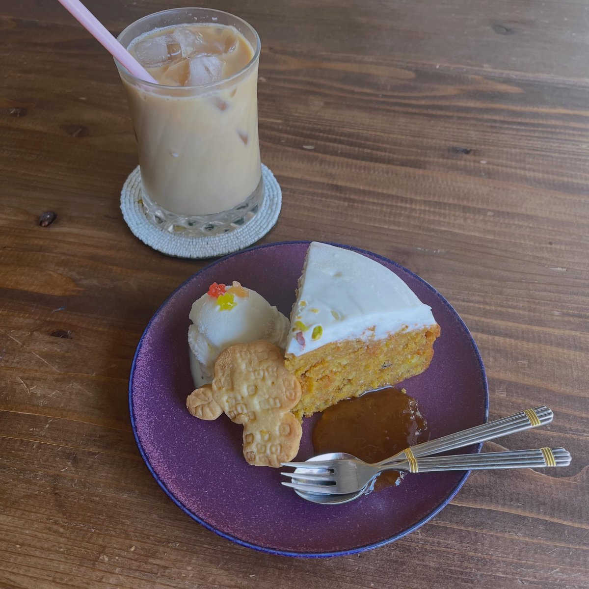 rahat_tearoom's tweet photo. おはようございます☁️
昨日もご来店ありがとうございました。

8/11(火祝) 12〜22時
オープンです🌷

気まぐれご飯は引き続きズッキーニの挟み焼き定食
すいか皮のぬか漬け🍉がイチオシです！
ぽりぽり美味しい✨

夏キャロットケーキ
本日分少しですがご用意ございます🍍 https://t.co/SMV6ZJ7yr9