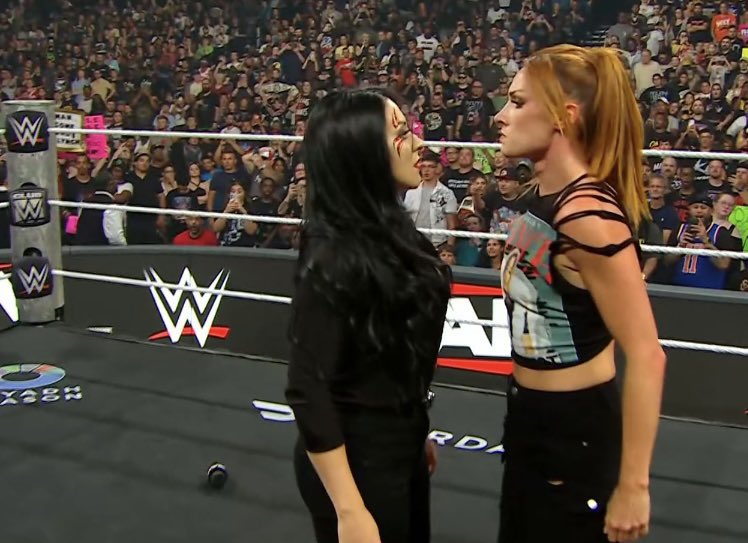 Bigtime_BEX's tweet photo. ننتظر الأسابيع القادمة نشوف ايش بيصير هل هو نزال تحديد مصنف اول ام ثلاثية 

#wweRaw https://t.co/NJWQph8e4q