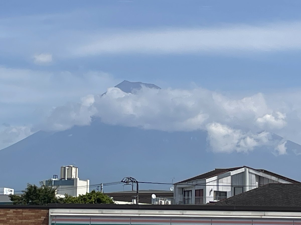 con3com's tweet photo. 富士山雲隠れ😭 https://t.co/PDTqrAjS2J