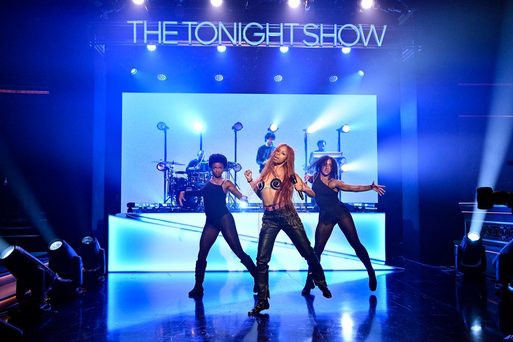 headlineplanet's tweet photo. Ravyn Lenae on The Tonight Show Starring Jimmy Fallon

📸 Todd Owyoung/NBC https://t.co/JrTUQISu7Q