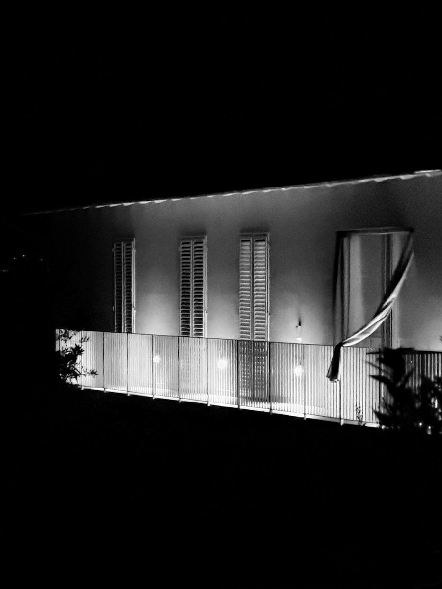 Alonein43672278's tweet photo. #photography #blackandwhite #terrace #lights https://t.co/fbHFRXfnXk