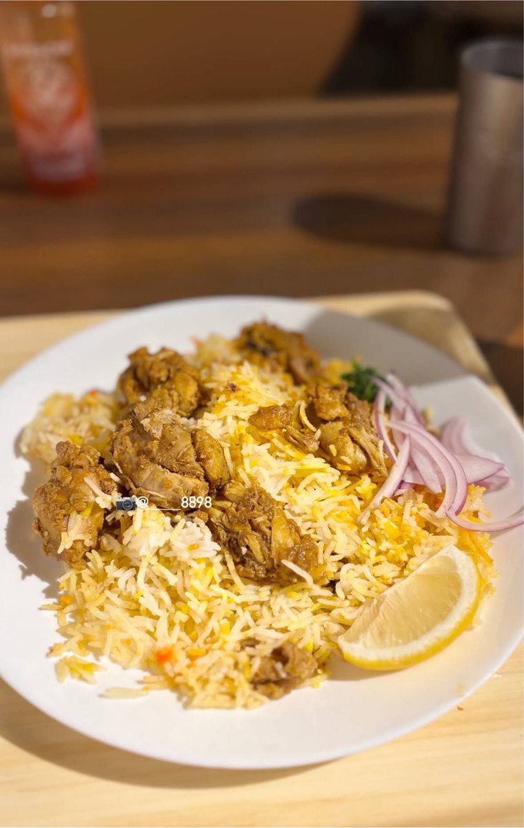 ____8898nd's tweet photo. 📍 HALAL MUGHAL 四条烏丸SUINA室町店（京都•四条烏丸）

万博でも大人気だったお店みたい🧬
今回はいちばんシンプルなチキンビリヤニ（1,500円くらい）を注文。値段の割に味が単調な気もするけど、四条烏丸の立地を思えば仕方ないかな…
店員さんはとっても親切で気持ちよかった🌟

#8898_2026グルメ https://t.co/hDNHhIi8Ai