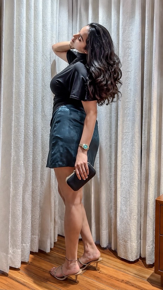 Shrutiiwa's tweet photo. Ufffff 2nd pic 🥵📈 https://t.co/3GTlPm20Y2