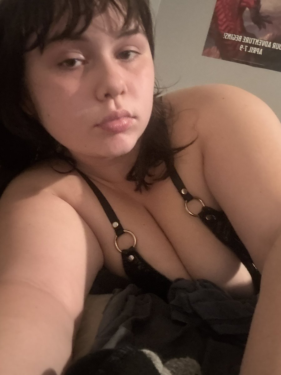 leespage333's tweet photo. Comment or dm if you wanna be drained by me ;3 #nsfwtwt #sellingcontent #buyingcontent #findom #finsub #paypig #cashcow #joi #cuck #sph #pawg https://t.co/ZM4s71AjnW