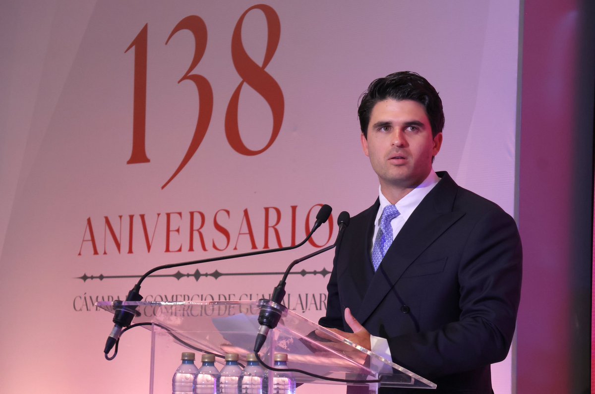 PresidenteCCGdl's tweet photo. Las grandes ideas se convierten en grandes historias cuando se acompañan de visión, disciplina y perseverancia.

Ser joven es sinónimo de grandes oportunidades: de innovar, emprender y transformar nuestro entorno. https://t.co/r8MqepFaVe
