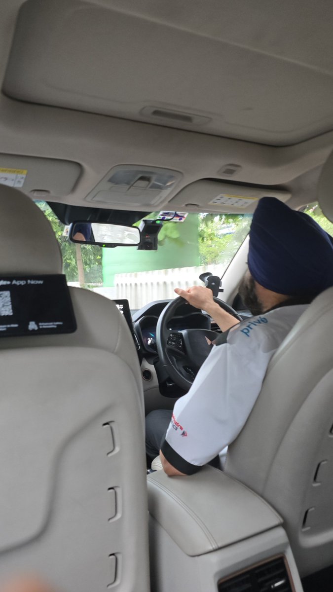 godlikedmudit's tweet photo. If you’re lucky enough to get a slot, Alyte prive is probably the best hassle-free cab option right now after BluSmart.
It’s Alyte! 💯
#Alyte #CabService #RideSmart #UrbanMobility #EV https://t.co/yFFfCmsAGY