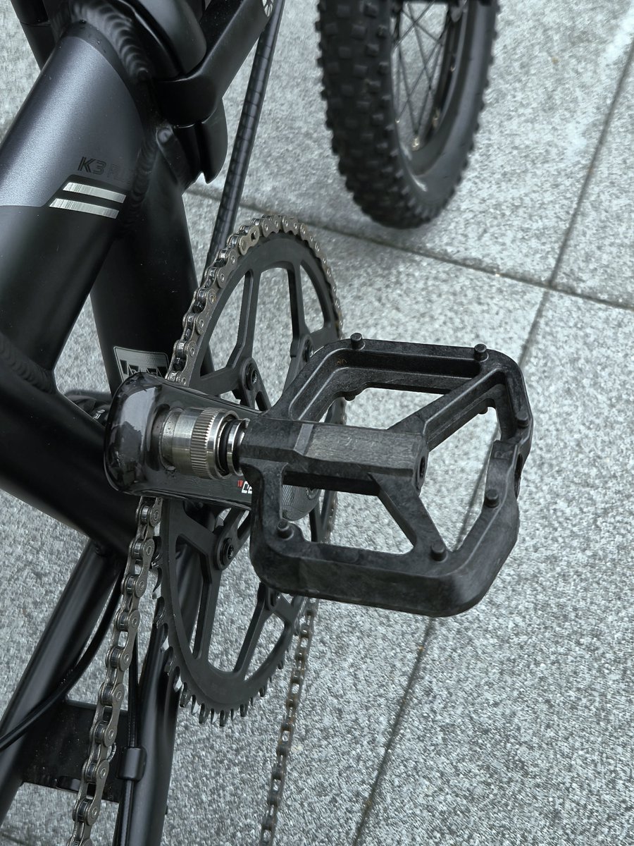 SPIKE_GEAR's tweet photo. 雨が降る前に帰宅。新しいカーボンペダルは良かったけど、ホルダーに入らないのは本当に困る…。
#dahon #k3plus #k9x https://t.co/YTECsKrIDB