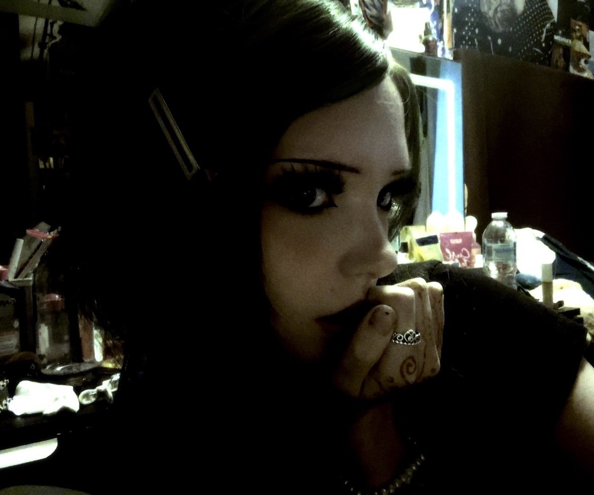punkybunny_girl's tweet photo. ㅤㅤㅤㅤㅤㅤㅤㅤㅤㅤㅤㅤㅤㅤㅤㅤㅤㅤㅤㅤSere acaso una vampiro? https://t.co/Uf93KiSY5K