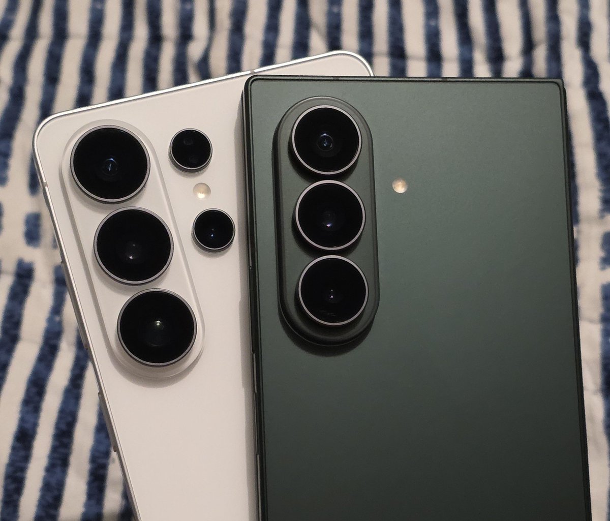TheGalox_'s tweet photo. Samsung's 2026 Ultra phones

Beautiful colors and great designs, they did an amazing job with both https://t.co/x4bEokqiud