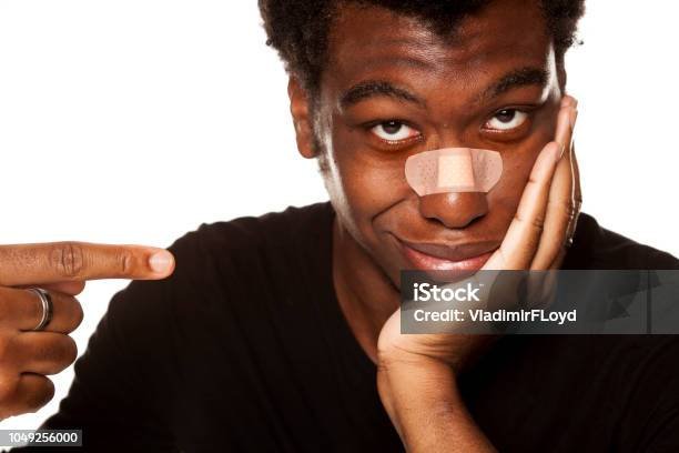 GroKon10's tweet photo. @finelinespos El escándalo de racismo del que nadie habla es la falta de diversidad en el color de las "Curitas". https://t.co/awcnP6fUV2