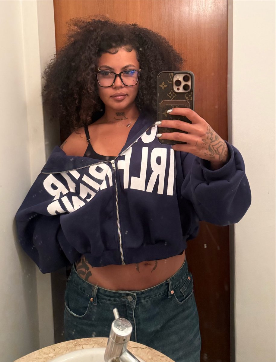 afrobudah's tweet photo. com todo respeito acabei de chegar em casa https://t.co/FrO5Qc64Mb