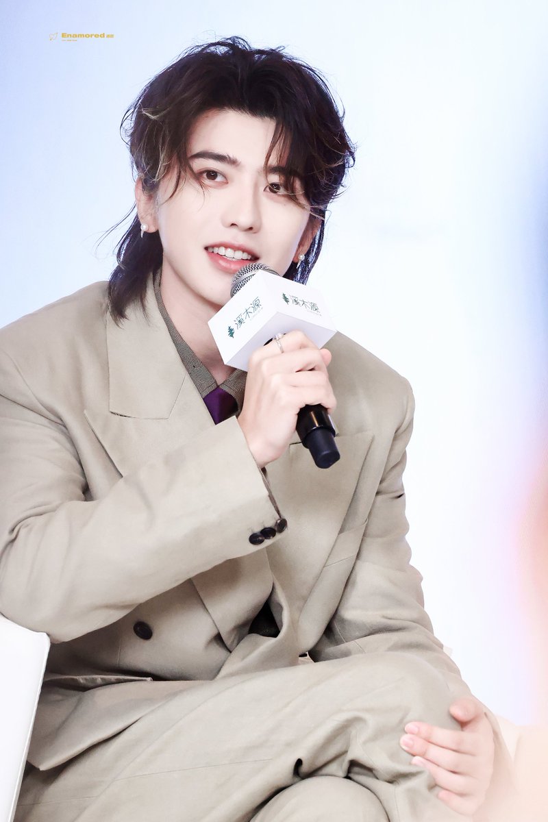 KUNBlue82's tweet photo. Here’s Kun from yesterday’s live stream—so handsome!

#KUN #CaiXukun
@kun_officialx https://t.co/8ODJJcFTUG