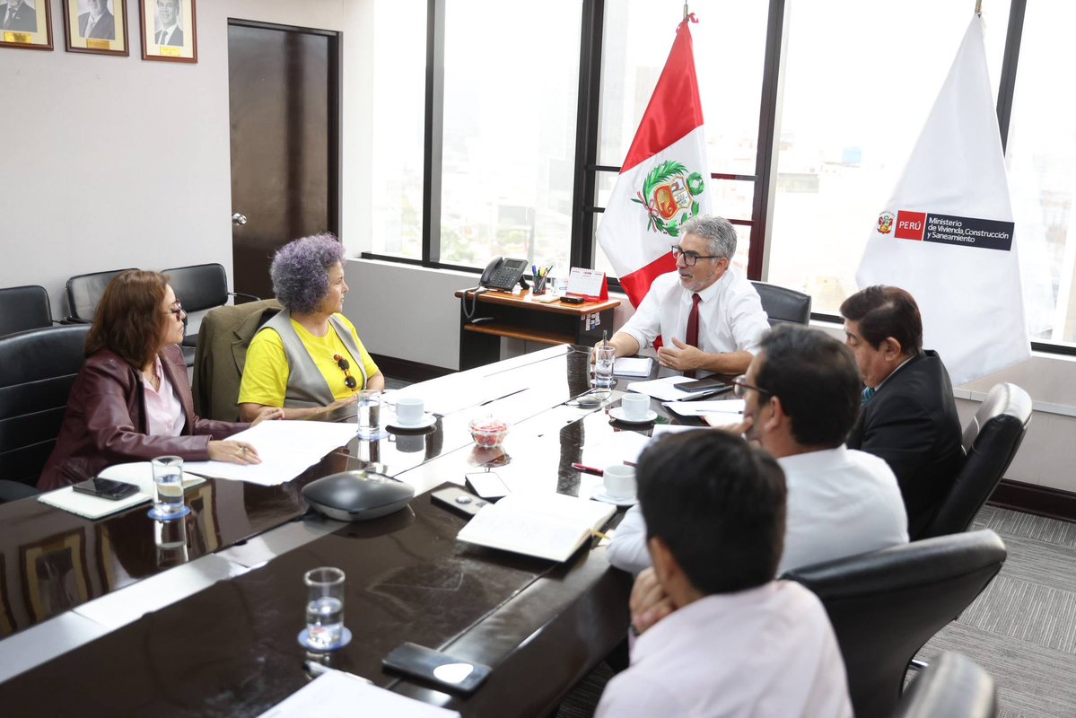 ginaduarte_pe's tweet photo. Esta tarde me reuní con el ministro de Vivienda, Mauricio Arnillas González, para trasladarle las preocupaciones de las familias afectadas por los sismos en Chupuro y otras zonas de Junín.

Solicité acciones urgentes para atender la demanda de viviendas temporales y una campaña informativa sobre el Bono de Arrendamiento de Emergencia y la formalización de terrenos mediante Cofopri.

El ministro confirmó que se ampliará la declaratoria de emergencia ante los daños ocasionados por los nuevos sismos.